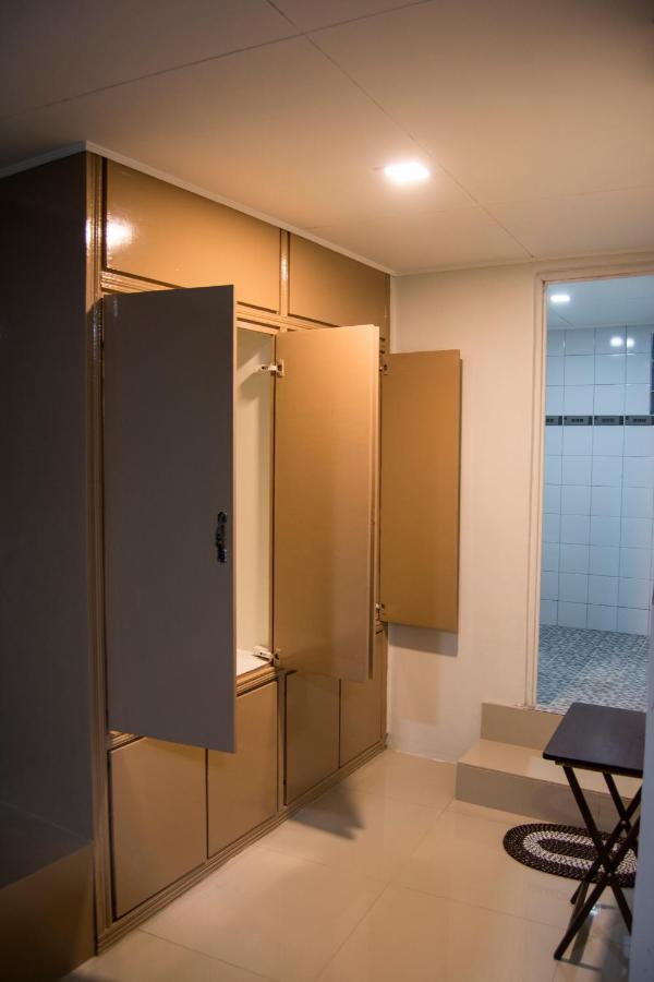 Parmview Inn ليغاسبي المظهر الخارجي الصورة